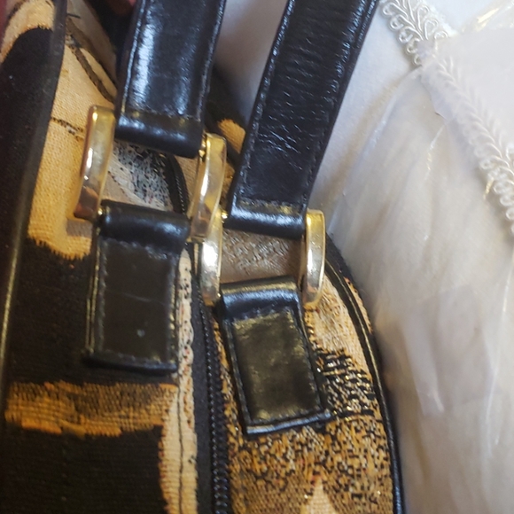 PAINT THE LILLY ROUND BAG - Picture 6 of 15